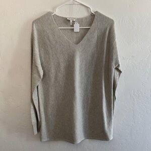 Ella Moss V-Neck Sweater in Soft Gray